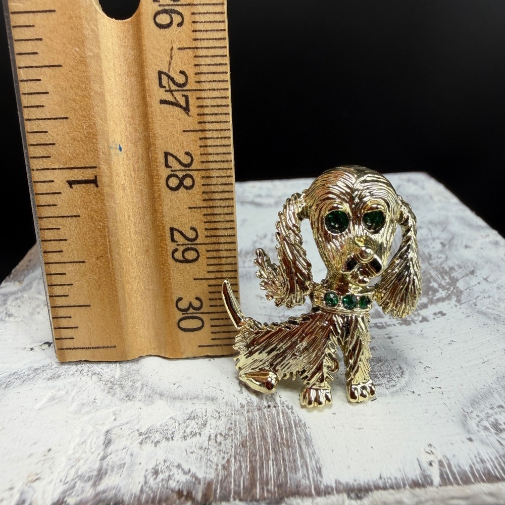 Gerrys Vintage Gold Tone Poodle Dog Brooch Green Rhinestone Eyes Collar 1 Inch - Picture 2 of 10